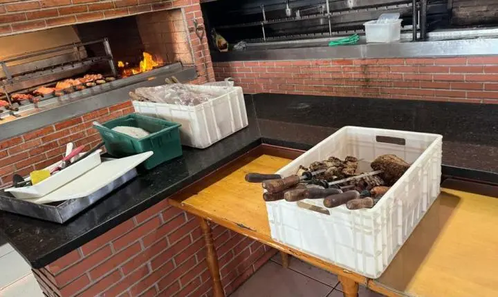 Força-Tarefa Segurança dos Alimentos apreende cerca de 3 toneladas de produtos impróprios em Imbé e Tramandaí