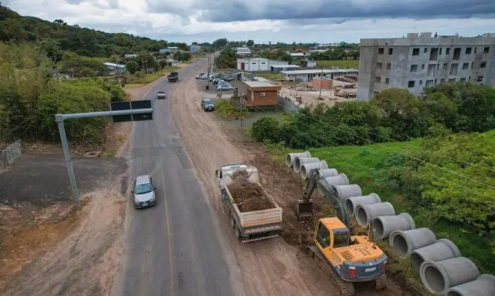 Gabriel Souza assina ordem de início das obras de duplicação da ERS-030, em Osório