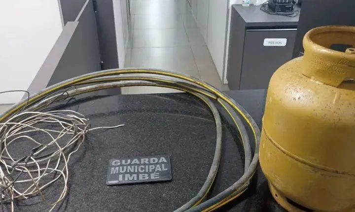Guarda Municipal de Imbé prende homem por furto de fios e botijão de gás