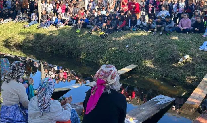 História das lavadeiras de Arroio do Sal é mantida viva com apresentação cultural e lançamento de livro infantil