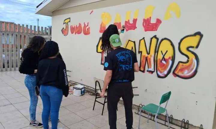 Homenagens e arte em grafite marcam o aniversário de 40 anos da Escola Municipal José Paulo da Silva em Atlântida Sul neste sábado