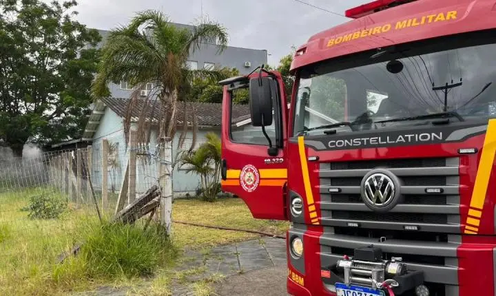 Incêndio atinge residência no bairro Porto Lacustre na manhã desta segunda-feira em Osório