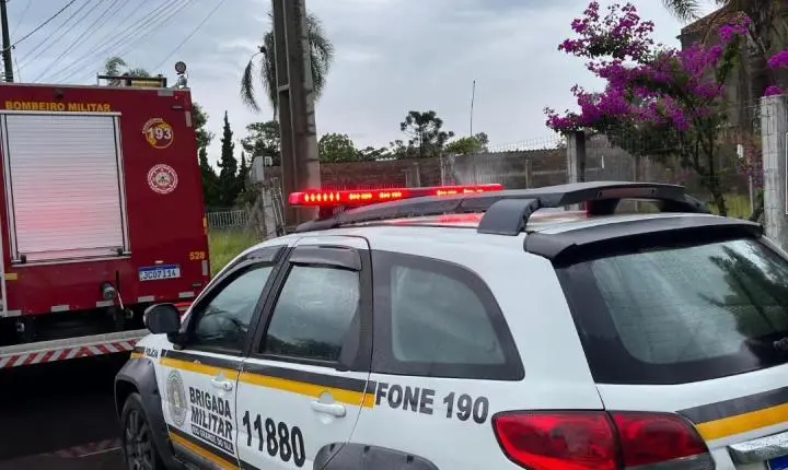 Incêndio atinge residência no bairro Porto Lacustre na manhã desta segunda-feira em Osório