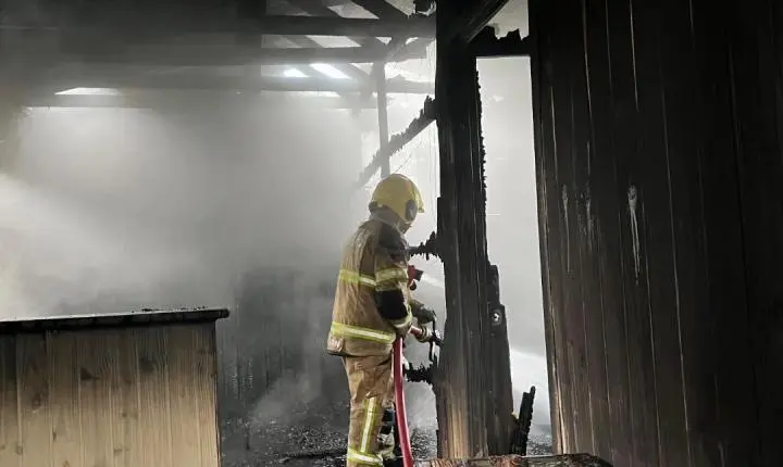 Incêndio atinge residência no bairro Porto Lacustre na manhã desta segunda-feira em Osório