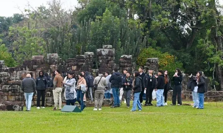Jovens do Partiu Futuro conhecem legado das Missões em roteiro cultural no RS