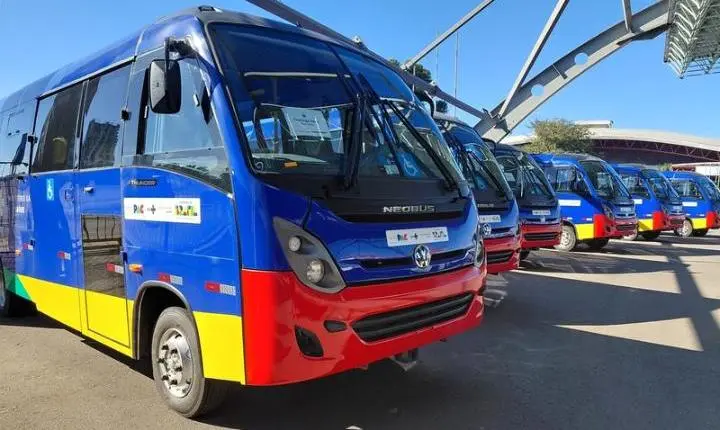 Ministério da Saúde entrega 14 micro-ônibus para ampliar transporte de pacientes do SUS no Rio Grande do Sul