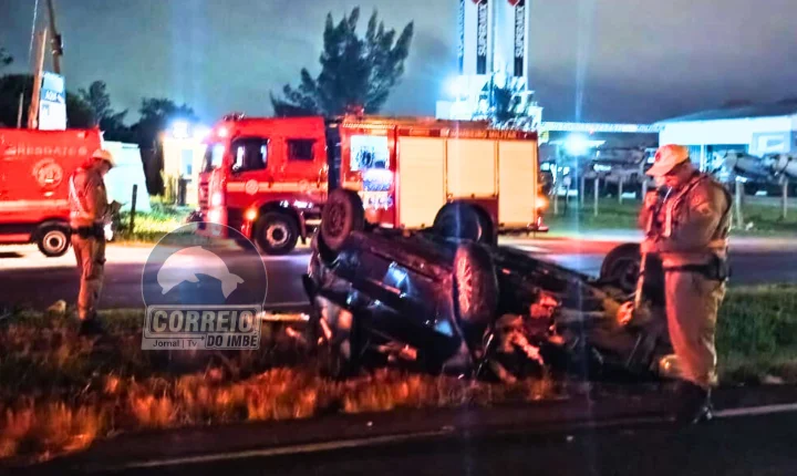 🚨 Motorista sai da pista, capota e colide contra poste na ERS-030 em Tramandaí