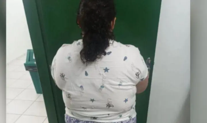 Mulher de 37 anos finge ser adolescente e é presa um ano após adoção em SC