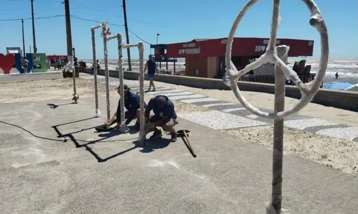 🏋️‍♂️ Novos aparelhos de ginástica são instalados na Beira-Mar de Tramandaí