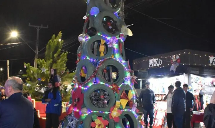PAPAI NOEL FEZ ALEGRIA DAS CRIANÇAS EM MARILUZ