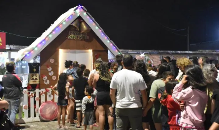 PAPAI NOEL FEZ ALEGRIA DAS CRIANÇAS EM MARILUZ