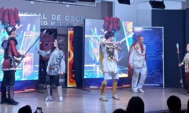 Peça teatral de combate ao bullying reúne 400 estudantes das redes estadual e municipal em Osório