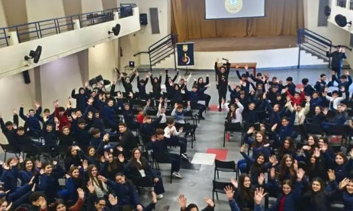 POLÍCIA CIVIL REALIZA “PAPO DE RESPONSA” NO COLÉGIO SANTA TEREZINHA EM SANTO ANTONIO DA PATRULHA