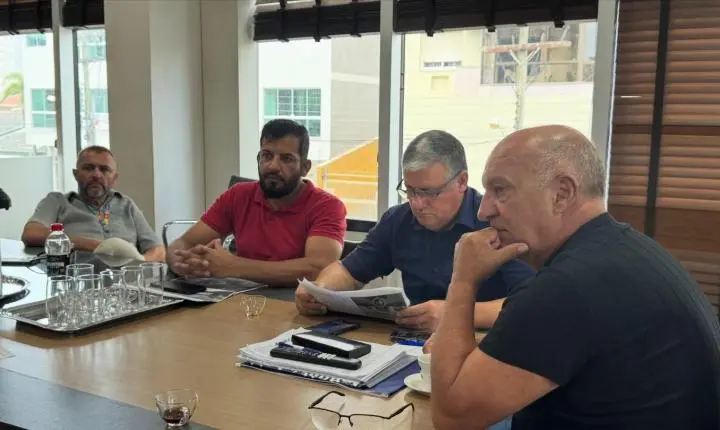 🏢 Prefeito Juarezinho e Vice-Prefeito Claudiomir recebem proposta de revitalização do Ginásio Gigantinho