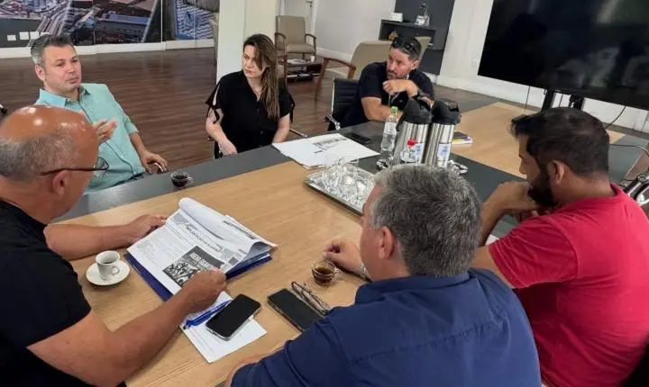 🏢 Prefeito Juarezinho e Vice-Prefeito Claudiomir recebem proposta de revitalização do Ginásio Gigantinho