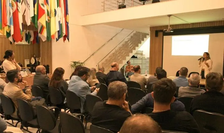 Prefeitos do Litoral Norte debatem alternativas sobre Política de Resíduos Sólidos e Saneamento Básico