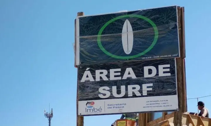 Prefeitura de Imbé inicia reposição de placas delimitantes de áreas de pesca e surf