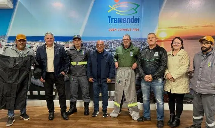 🚦👷‍♂️ Prefeitura de Tramandaí entrega novos uniformes aos servidores do Departamento de Trânsito