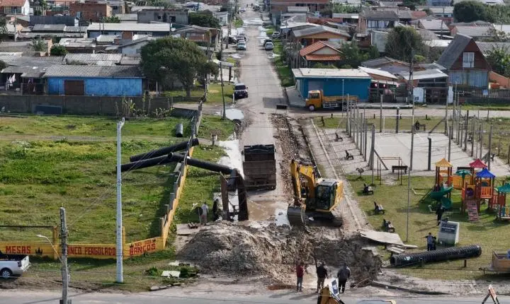Prefeitura de Tramandaí inicia obra de drenagem e asfaltamento na Avenida Nordeste, no bairro São Francisco II