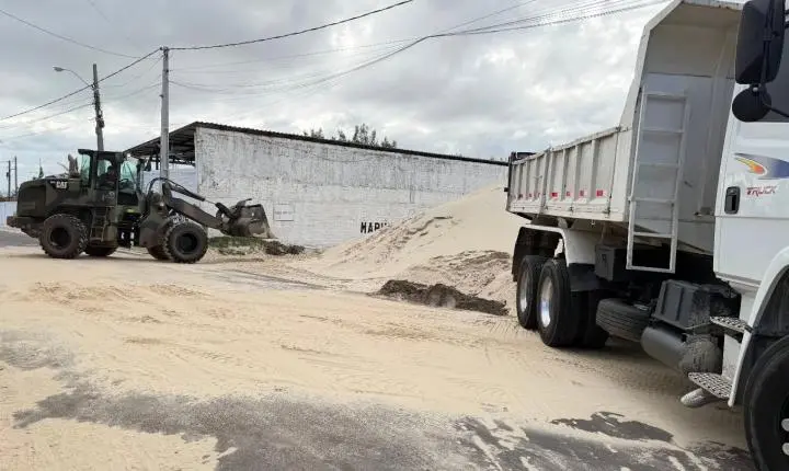 Prefeitura de Tramandaí inicia remajeno de dunas na área da Marinha do Brasil