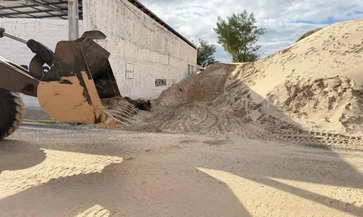 Prefeitura de Tramandaí inicia remajeno de dunas na área da Marinha do Brasil