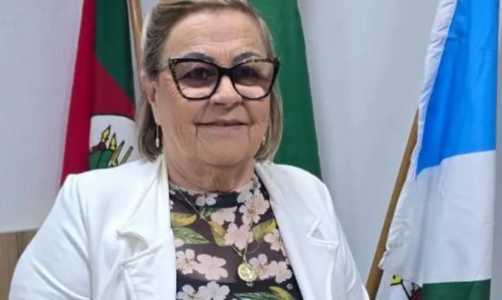 Presidente da Câmara de Vereadores, vereadora Rejane, toma posse como prefeita interina de Arroio do Sal