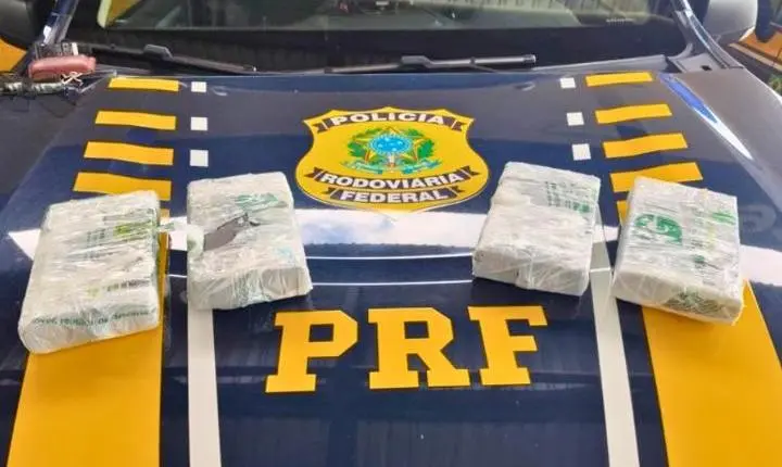PRF prende mulher com mais de 4 kg de cocaína na BR-101 em Torres