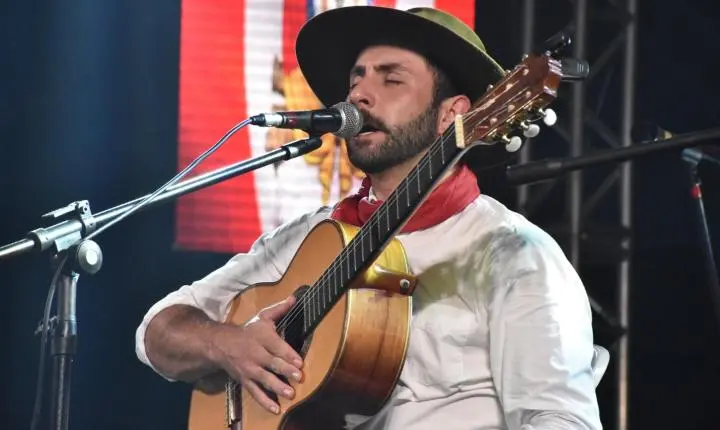 Primeira noite do XIX Rodeio Crioulo Internacional de Imbé reúne milhares de pessoas com muita música e tradicionalismo