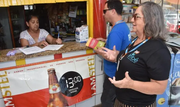 PROCON REALIZA VISITA NOS QUIOSQUES DA ORLA DE IMBÉ