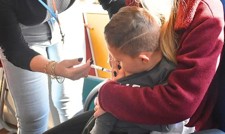 Programa Imuniza Escola aplica 113 vacinas em três dias de ações nas escolas municipais de Imbé