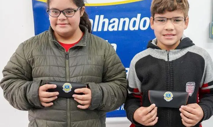 Projeto Pequenos Olhares entrega 38 óculos para alunos de escolas do município de Santo Antônio da Patrulha