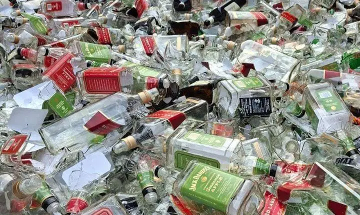 Receita Federal destina 4.000 litros de bebidas apreendidas para a produção de álcool gel e combustível na UFSM
