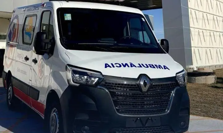 SECRETÁRIA DE SAÚDE DE XANGRI-LÁ RECEBE NOVA AMBULÂNCIA