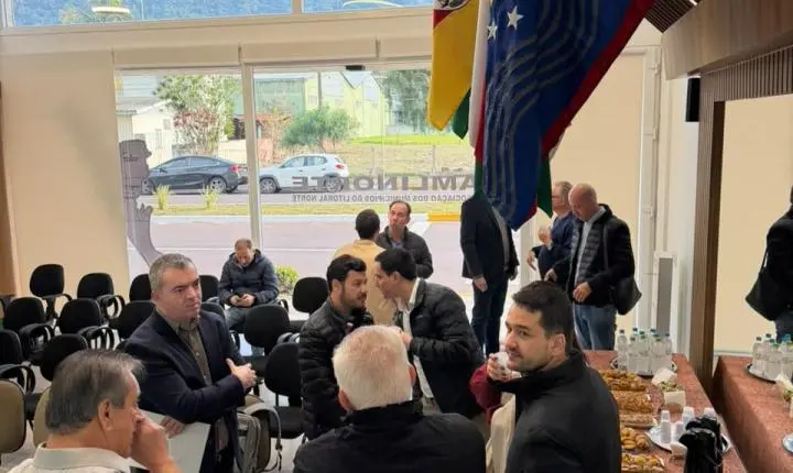 Secretário de Desenvolvimento e presidente da AMVAG participam de assembleia da Amlinorte