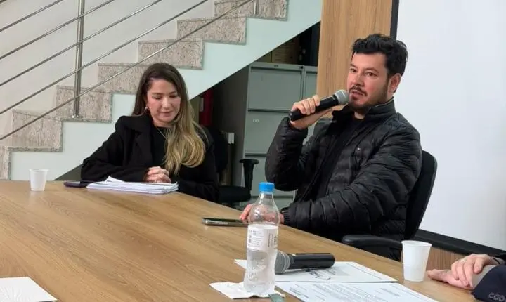 Secretário de Desenvolvimento e presidente da AMVAG participam de assembleia da Amlinorte
