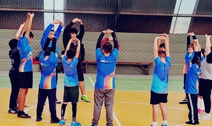 Sesc Tramandaí abre vagas gratuitas para aulas de futsal voltadas a crianças e adolescentes 