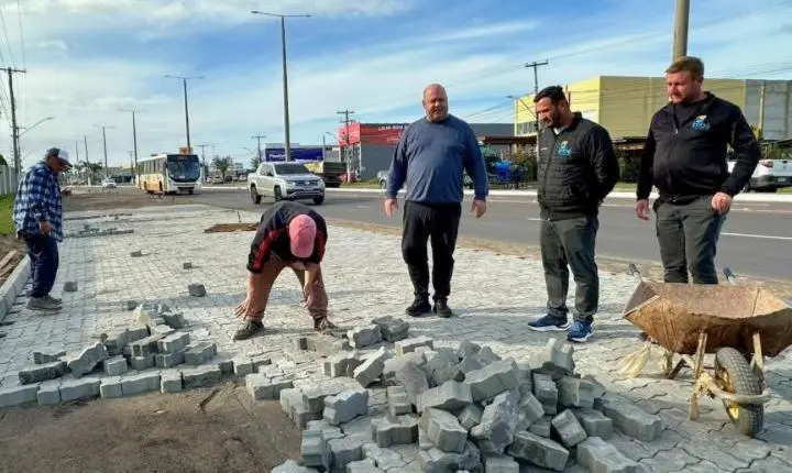 SMOV faz melhorias no meio-fio e estacionamento da Avenida Paraguassú