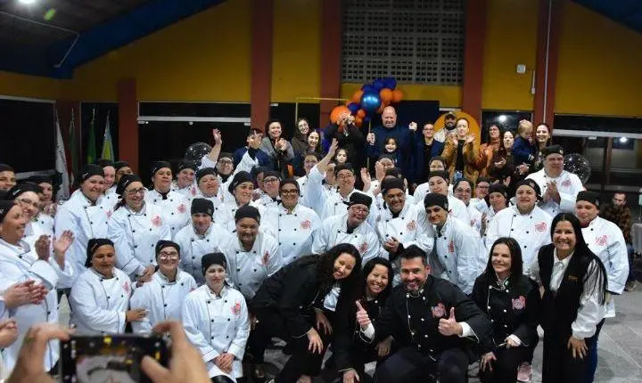 SuperChef reúne escolas em noite de apresentação e degustação de pratos