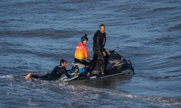 Surfistas atuam com apoio da Marinha em treinamentos e resgates no litoral gaúcho