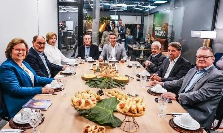 Zucco abre as portas da Casa do Diálogo em reunião com ex-governadores